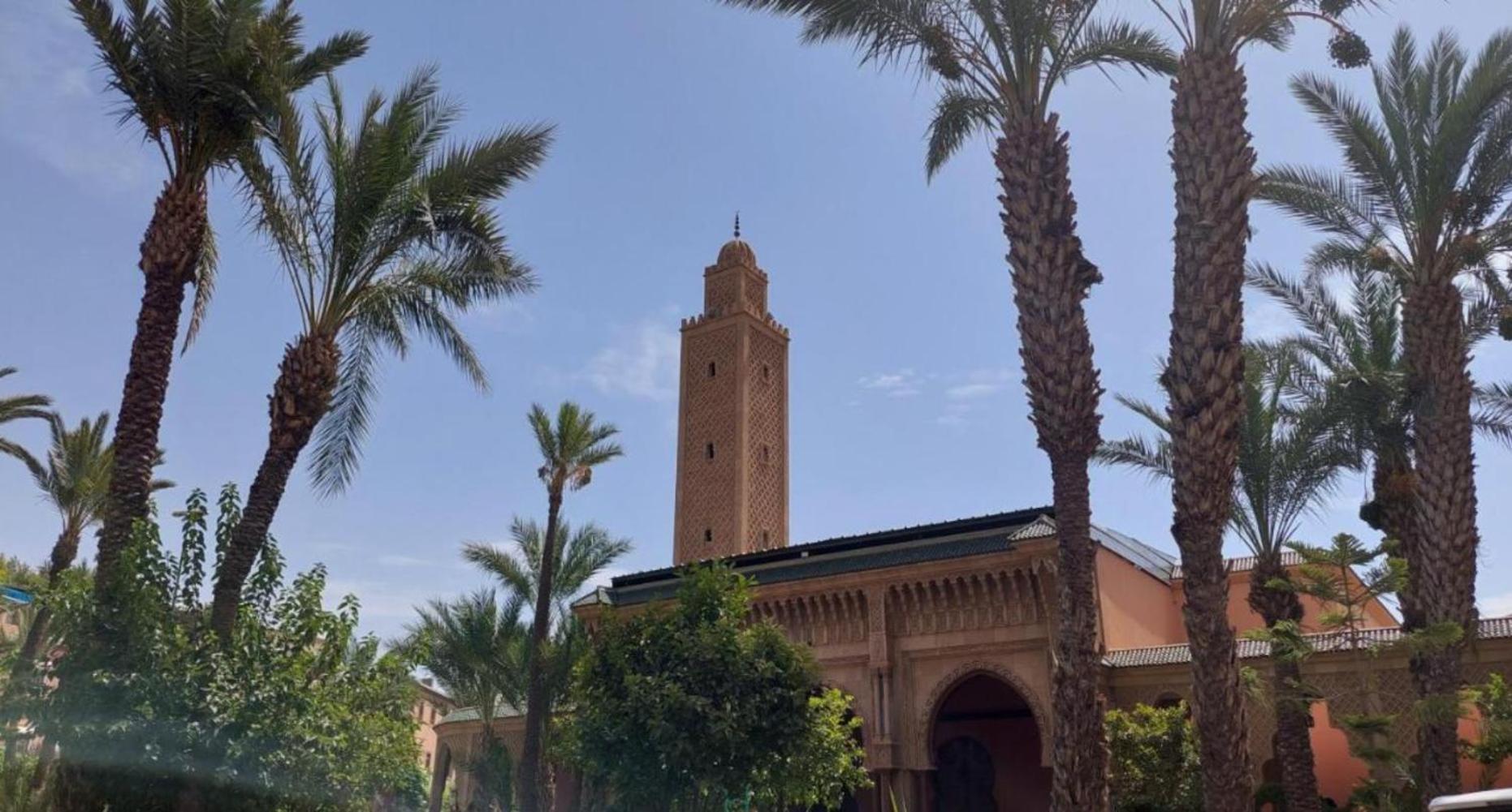 Riad Nezha Avec Jacuzzi Et 3 Piscines Au Coeur De มาร์ราเกช ภายนอก รูปภาพ