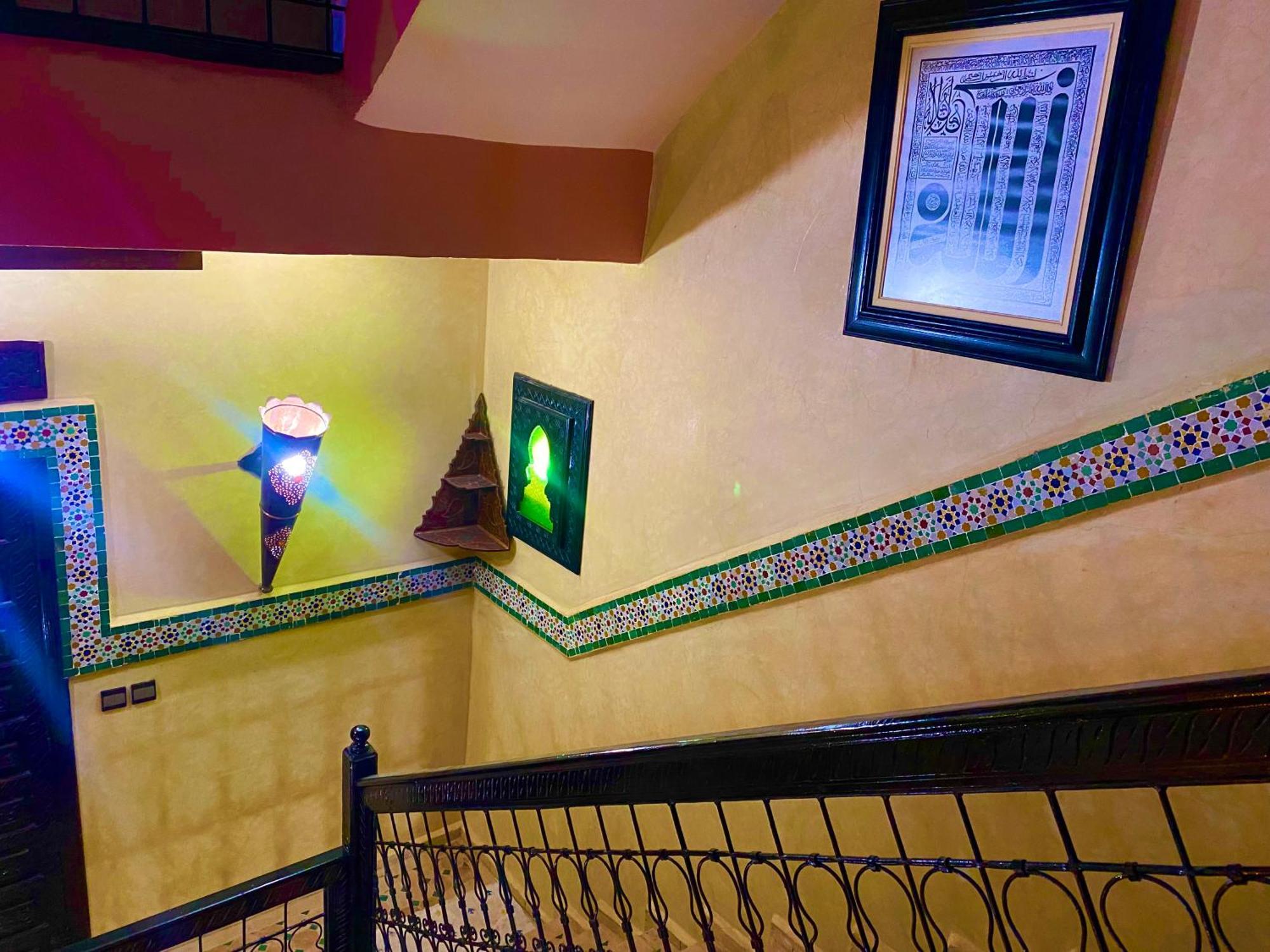Riad Nezha Avec Jacuzzi Et 3 Piscines Au Coeur De มาร์ราเกช ภายนอก รูปภาพ