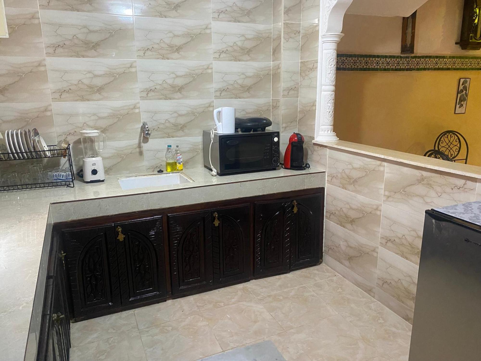 Riad Nezha Avec Jacuzzi Et 3 Piscines Au Coeur De มาร์ราเกช ภายนอก รูปภาพ