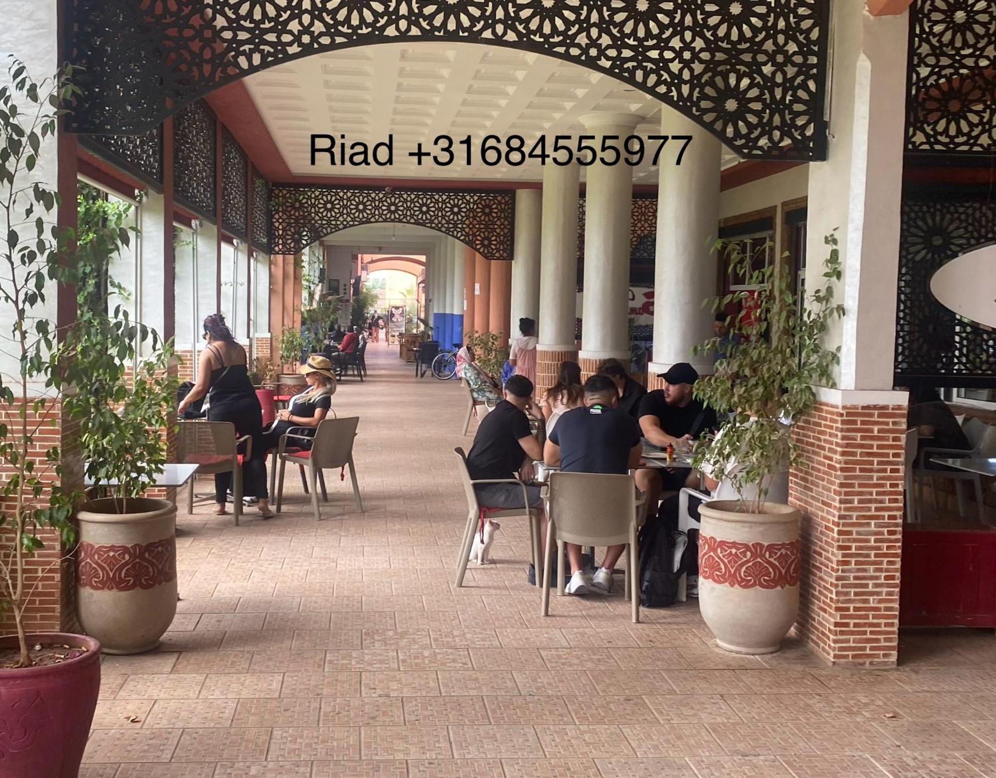 Riad Nezha Avec Jacuzzi Et 3 Piscines Au Coeur De มาร์ราเกช ภายนอก รูปภาพ
