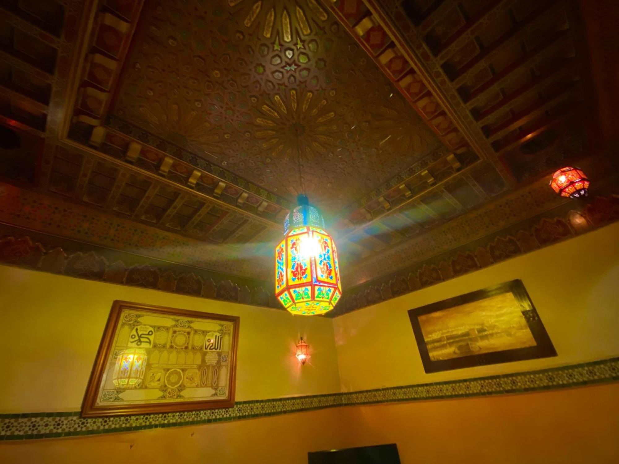 Riad Nezha Avec Jacuzzi Et 3 Piscines Au Coeur De มาร์ราเกช ภายนอก รูปภาพ