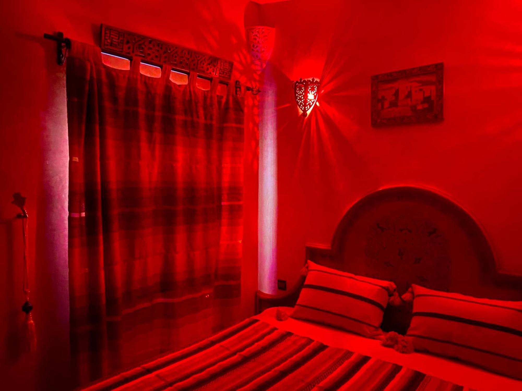 Riad Nezha Avec Jacuzzi Et 3 Piscines Au Coeur De มาร์ราเกช ภายนอก รูปภาพ