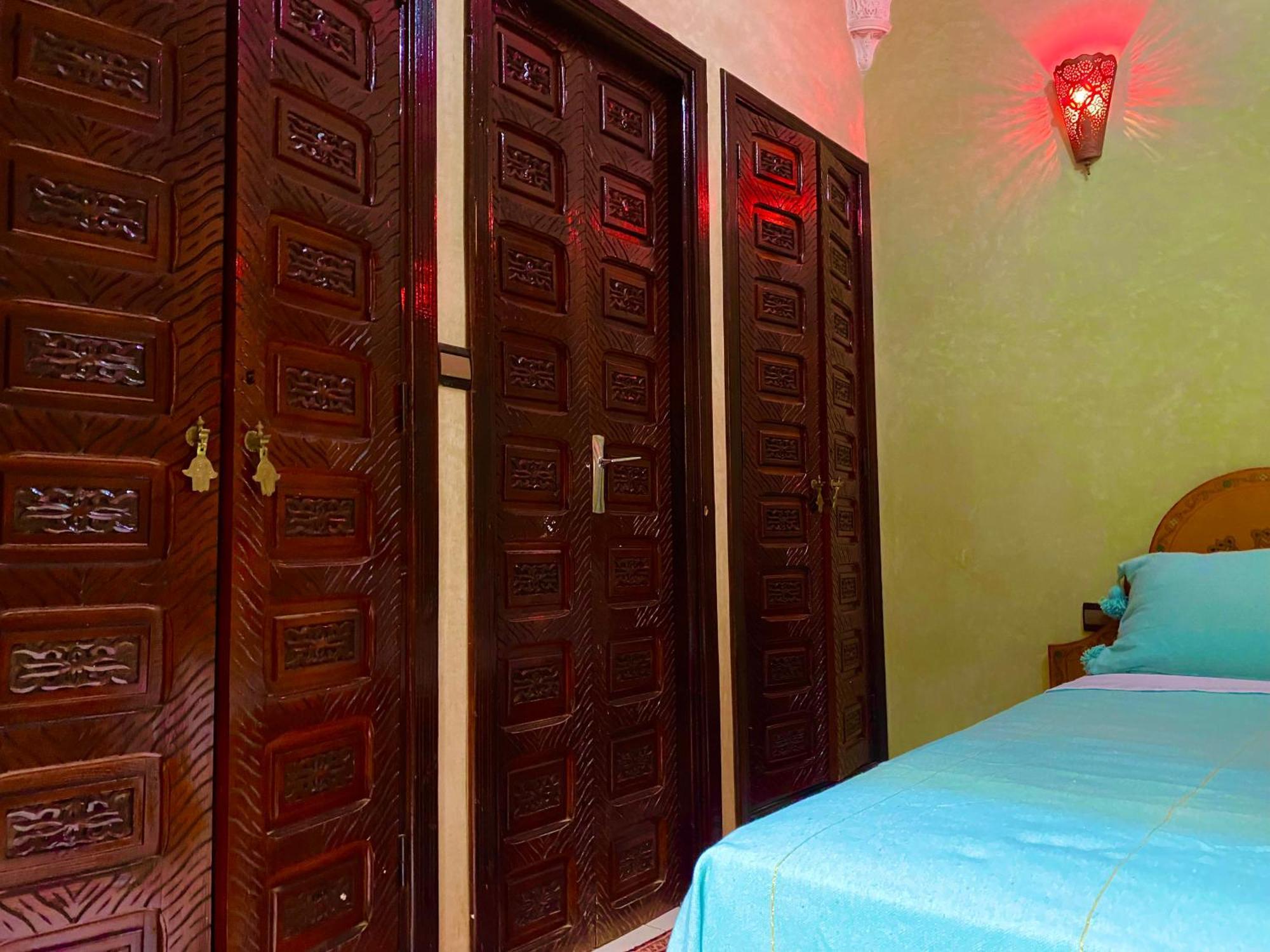 Riad Nezha Avec Jacuzzi Et 3 Piscines Au Coeur De มาร์ราเกช ภายนอก รูปภาพ