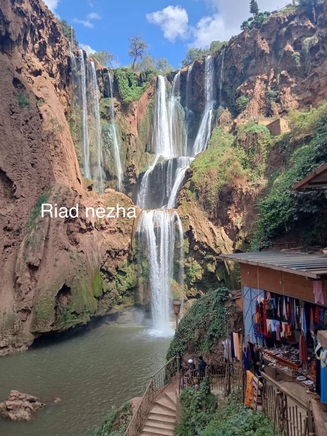 Riad Nezha Avec Jacuzzi Et 3 Piscines Au Coeur De มาร์ราเกช ภายนอก รูปภาพ