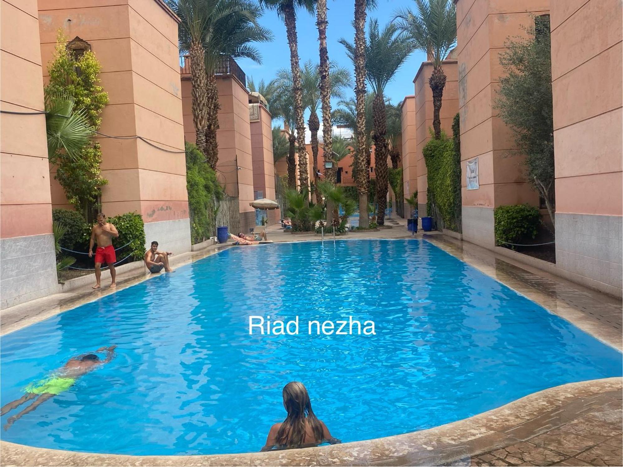 Riad Nezha Avec Jacuzzi Et 3 Piscines Au Coeur De มาร์ราเกช ภายนอก รูปภาพ