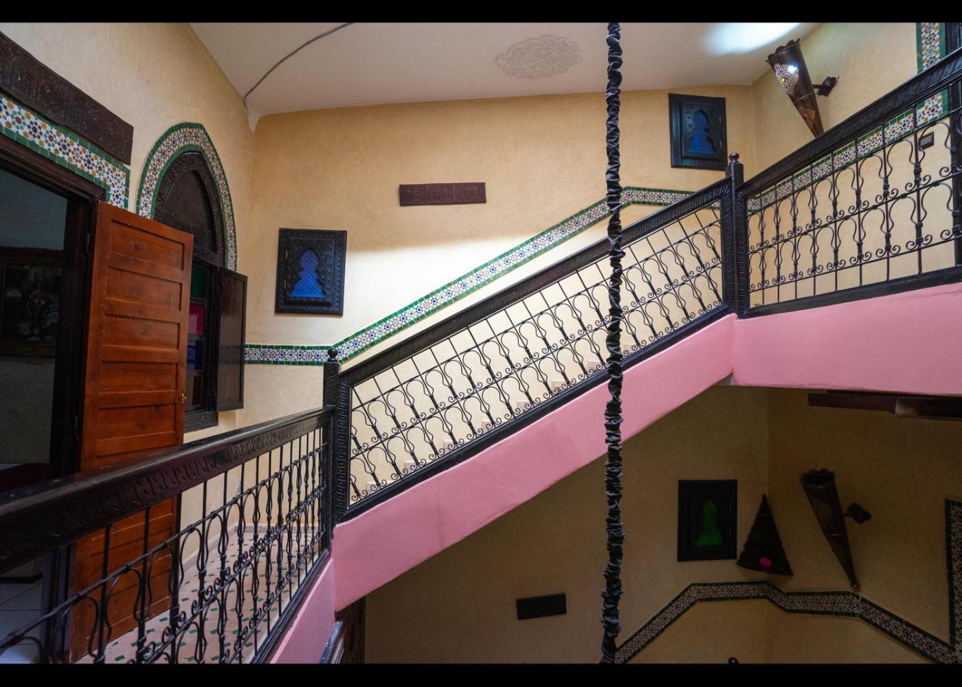Riad Nezha Avec Jacuzzi Et 3 Piscines Au Coeur De มาร์ราเกช ภายนอก รูปภาพ