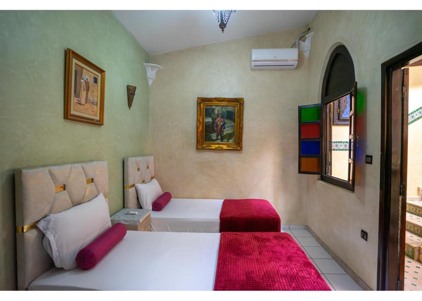 Riad Nezha Avec Jacuzzi Et 3 Piscines Au Coeur De มาร์ราเกช ภายนอก รูปภาพ